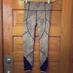 lululemon 7/8 length Tight w Mesh Details